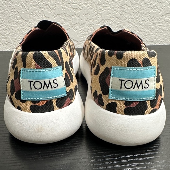 TOMS Leopard-Print Slip-On Sneakers - Picture 3 of 8